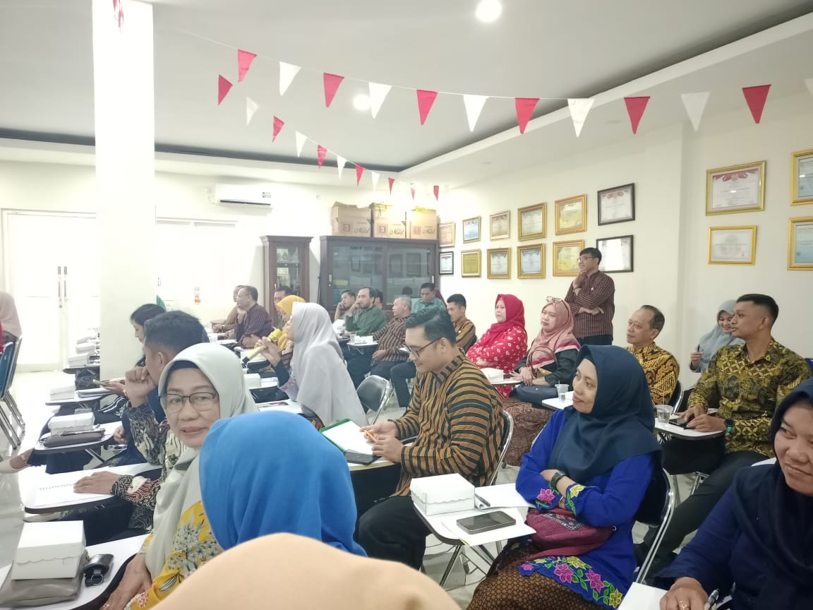 Suasana sosialisasi di Ruang Pertemuan BKPSDM